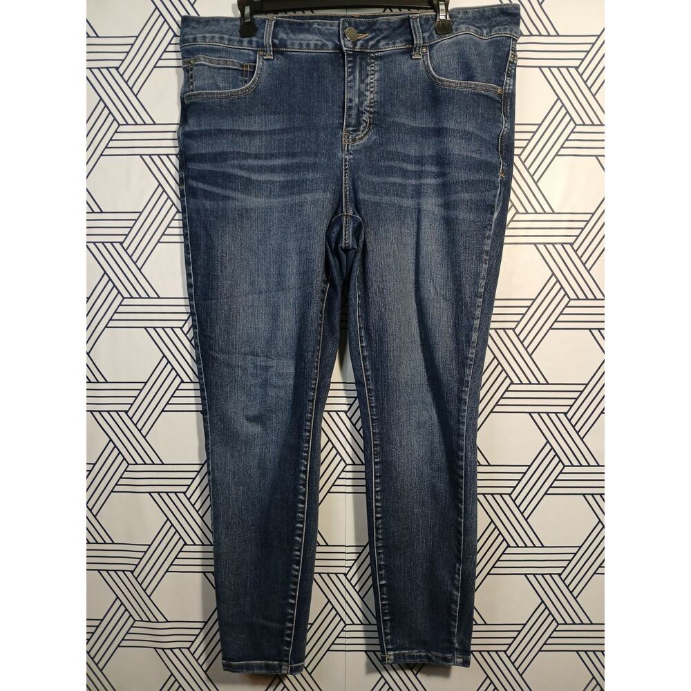 Maurices Everflex High Rise 16W Short